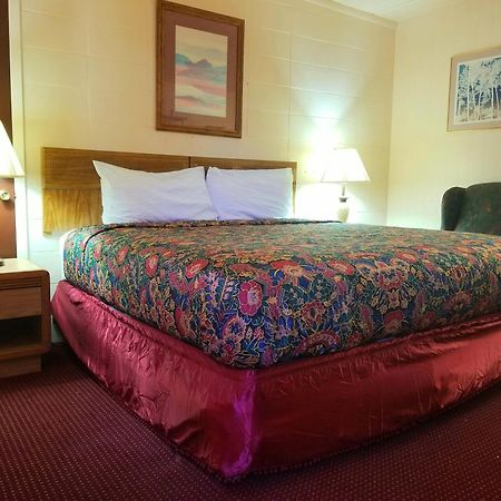 Town House Motor Inn Worland Bagian luar foto