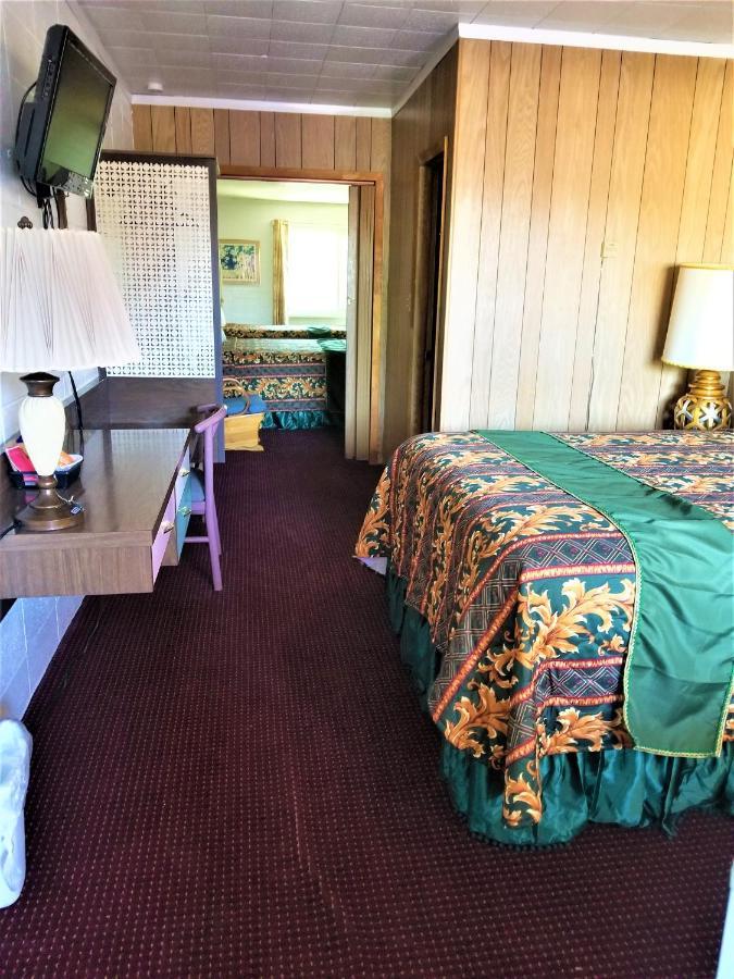 Town House Motor Inn Worland Bagian luar foto