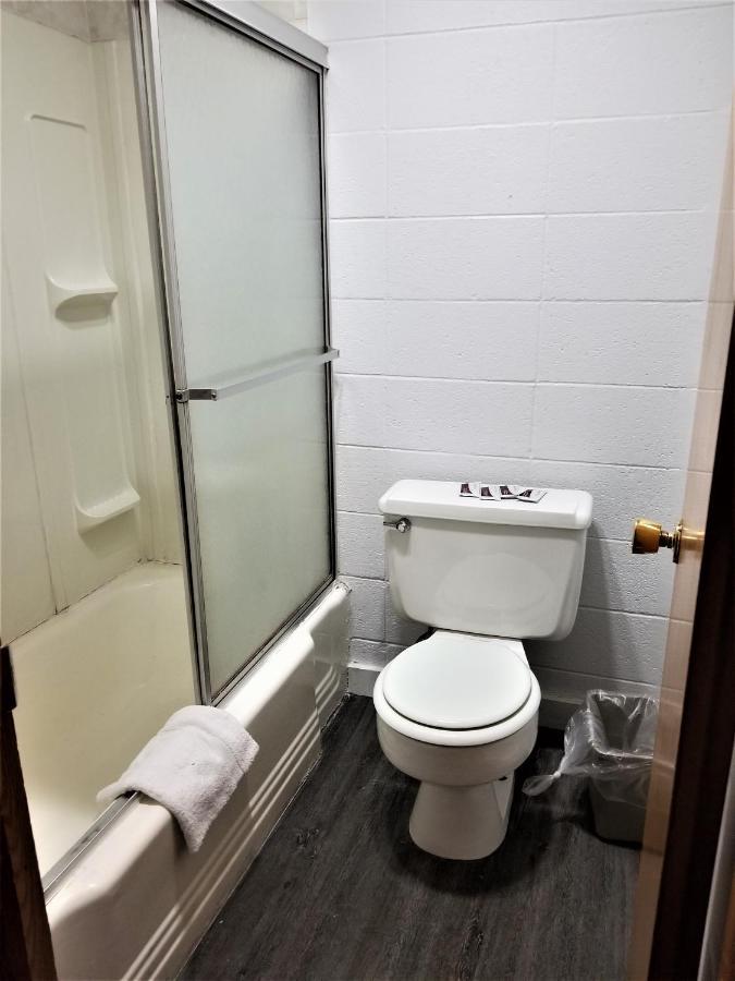 Town House Motor Inn Worland Bagian luar foto