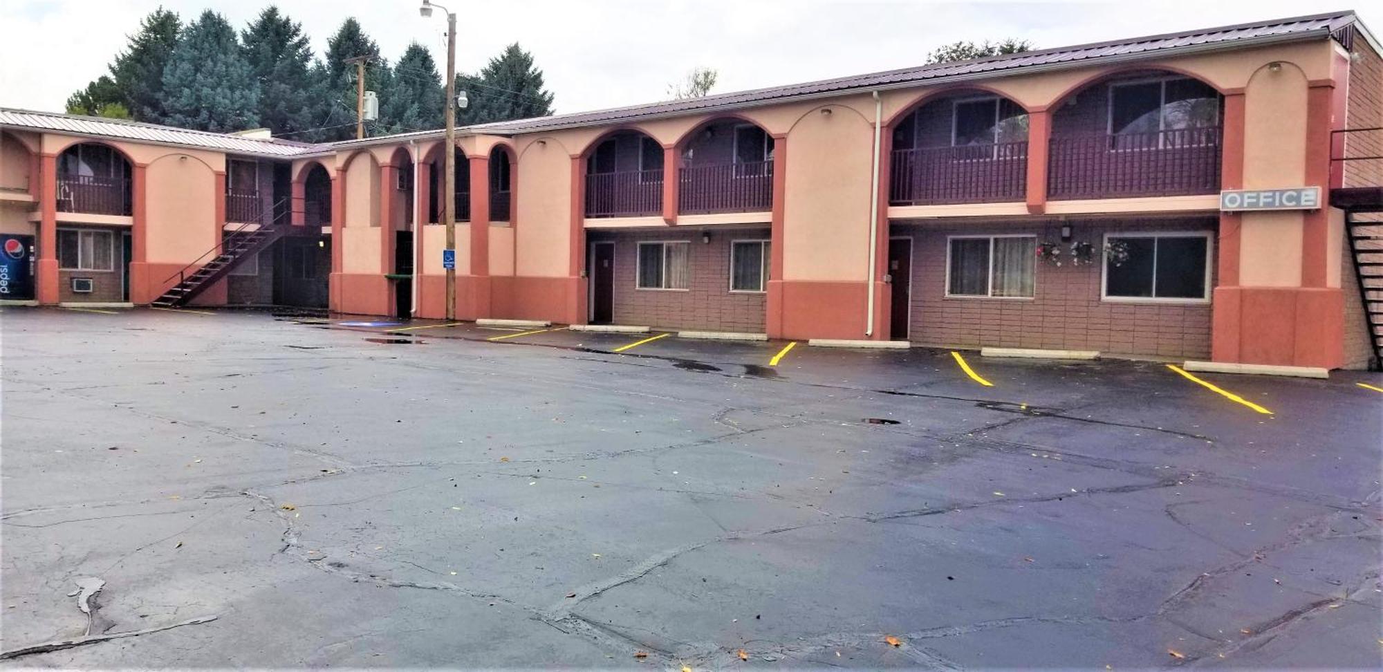 Town House Motor Inn Worland Bagian luar foto
